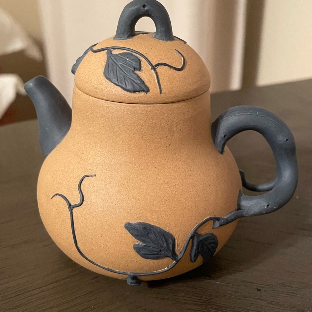 Antique Chinese tea pot